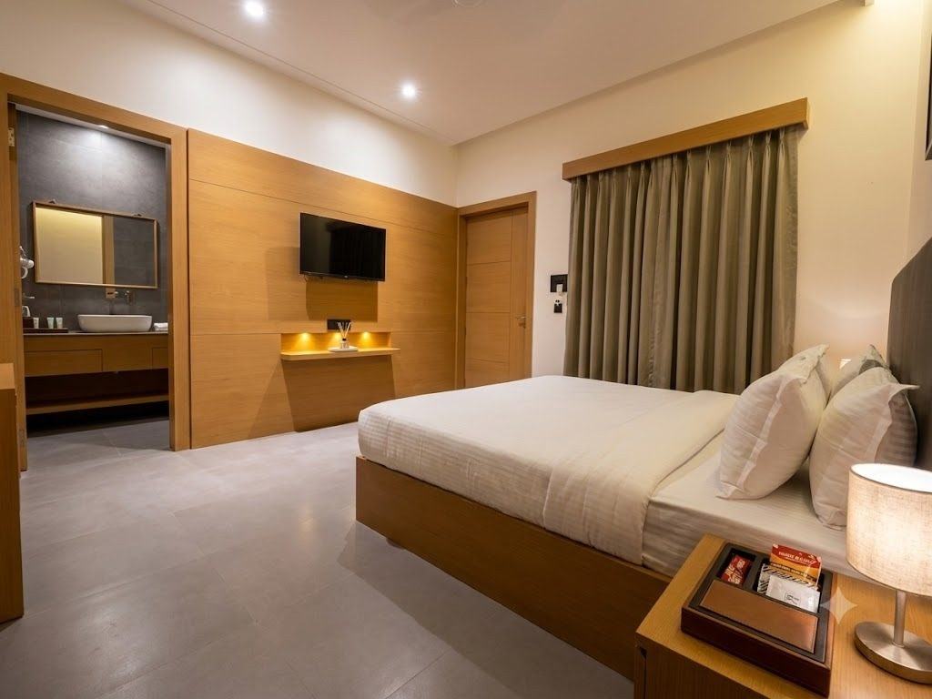 Vanam Hotel & Resorts luxury room